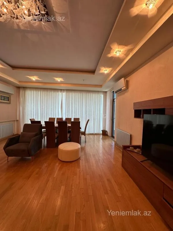 Satılır 4 otaqlı yeni tikili 190 m²