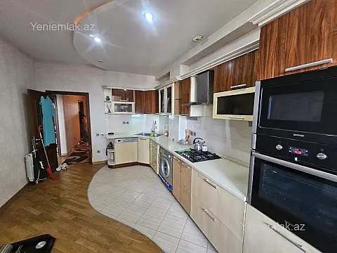Satılır 3 otaqlı yeni tikili 140 m²