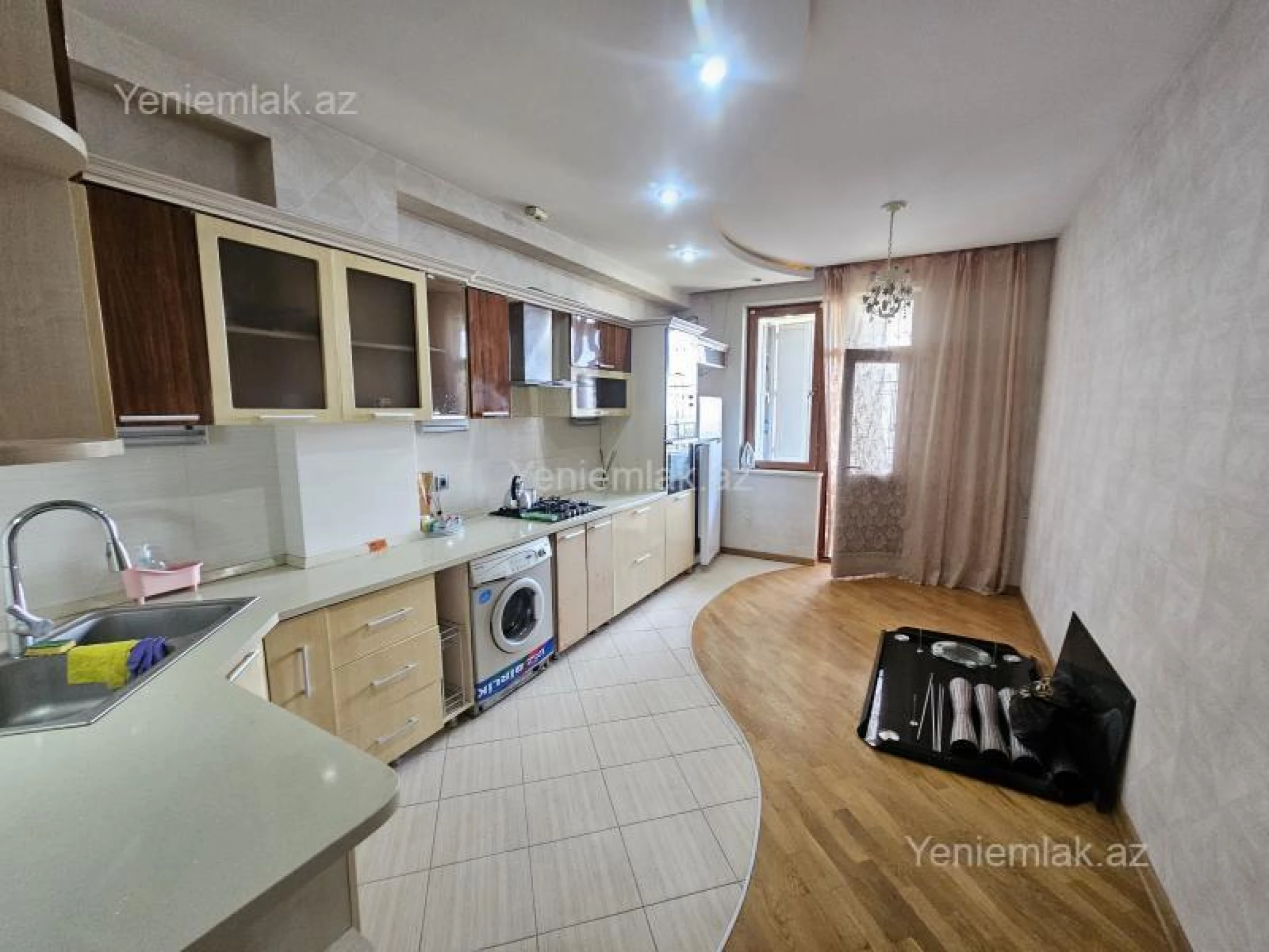 Satılır 3 otaqlı yeni tikili 140 m²