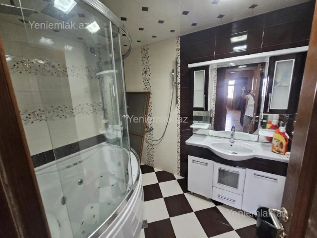 Satılır 3 otaqlı yeni tikili 140 m²