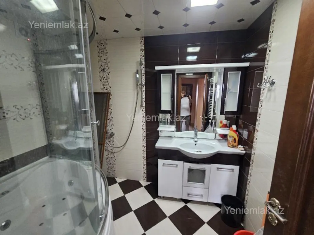 Satılır 3 otaqlı yeni tikili 140 m²