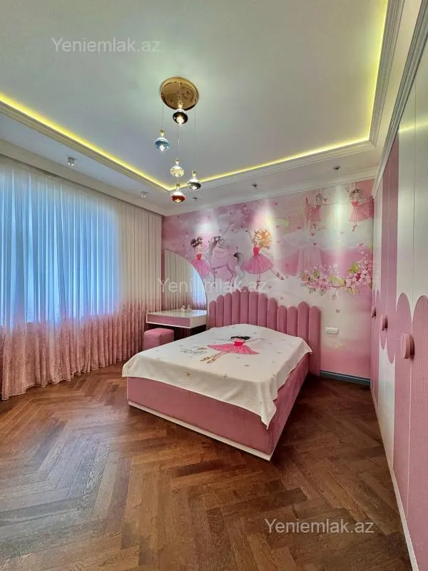 Satılır 5 otaqlı həyət evi 354 m²