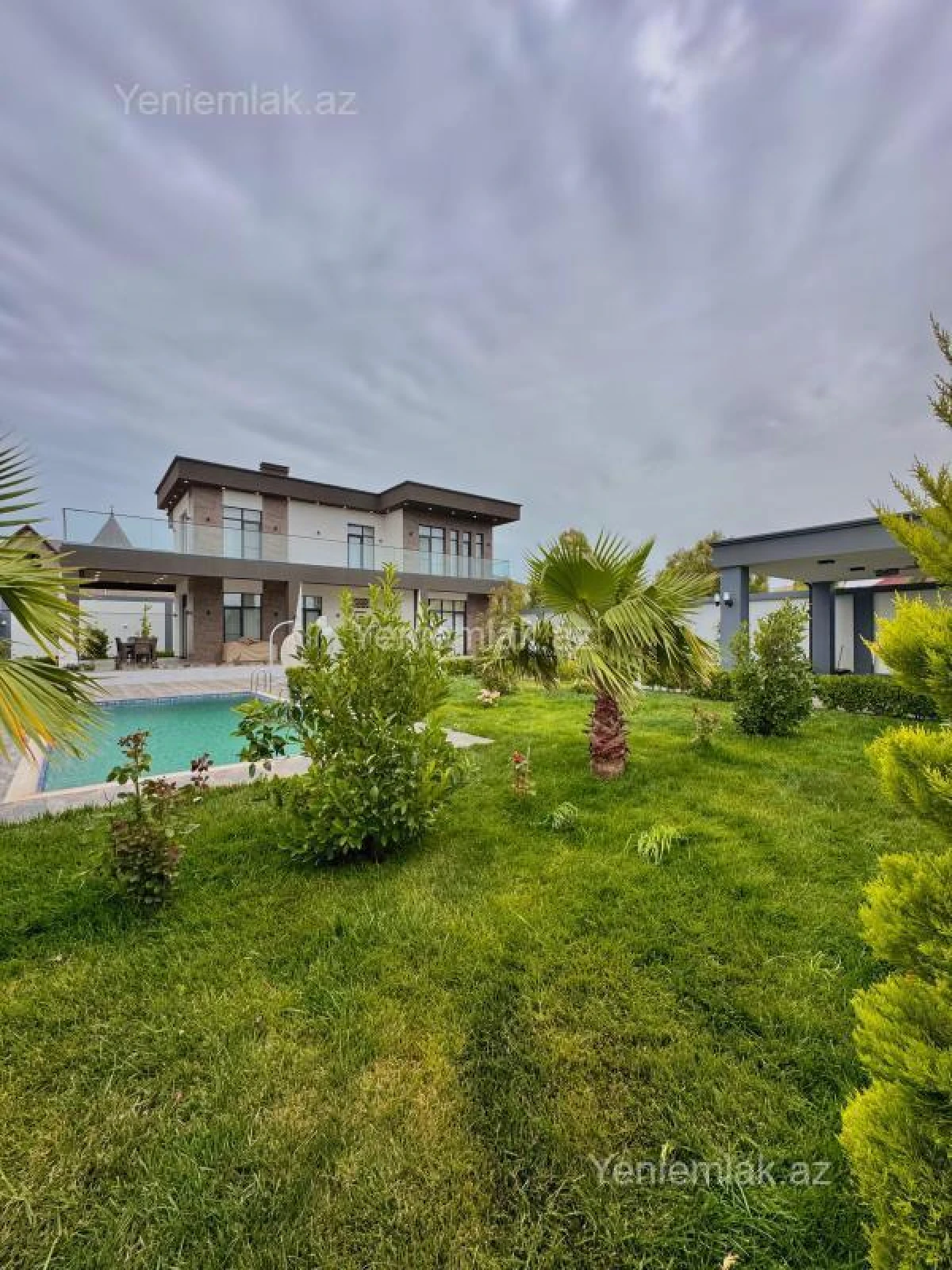 Satılır 5 otaqlı həyət evi 354 m²