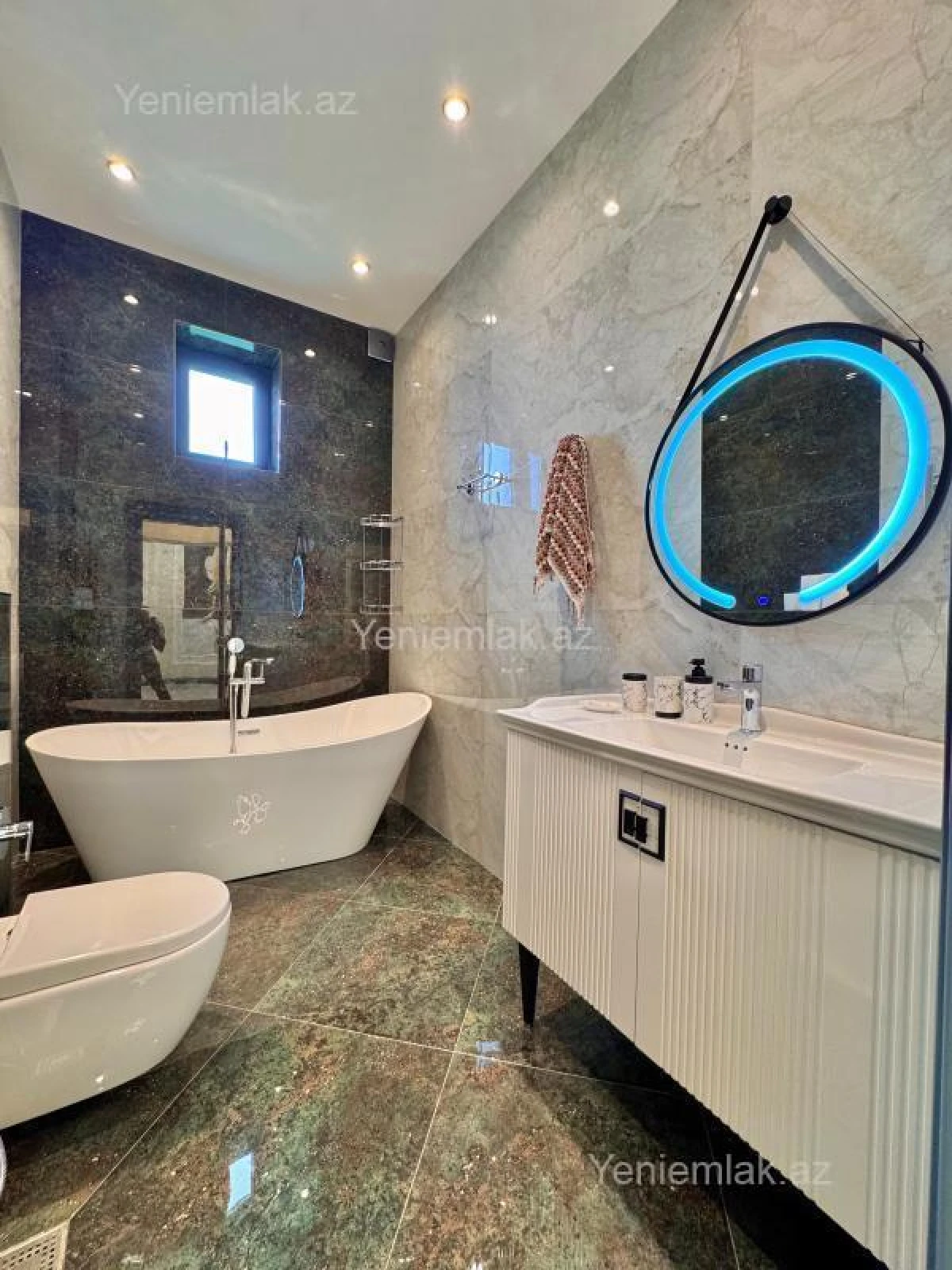 Satılır 5 otaqlı həyət evi 354 m²