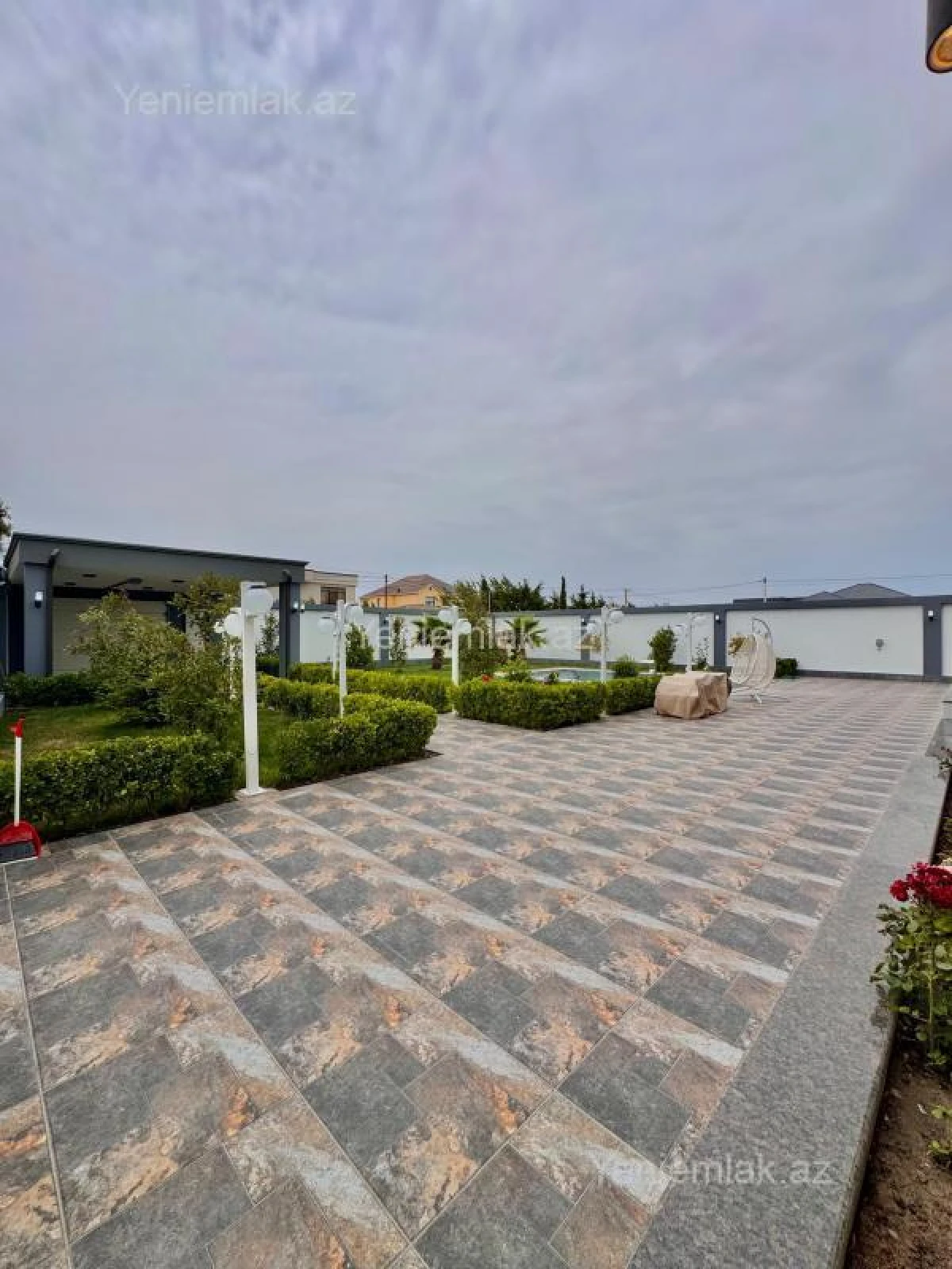 Satılır 5 otaqlı həyət evi 354 m²