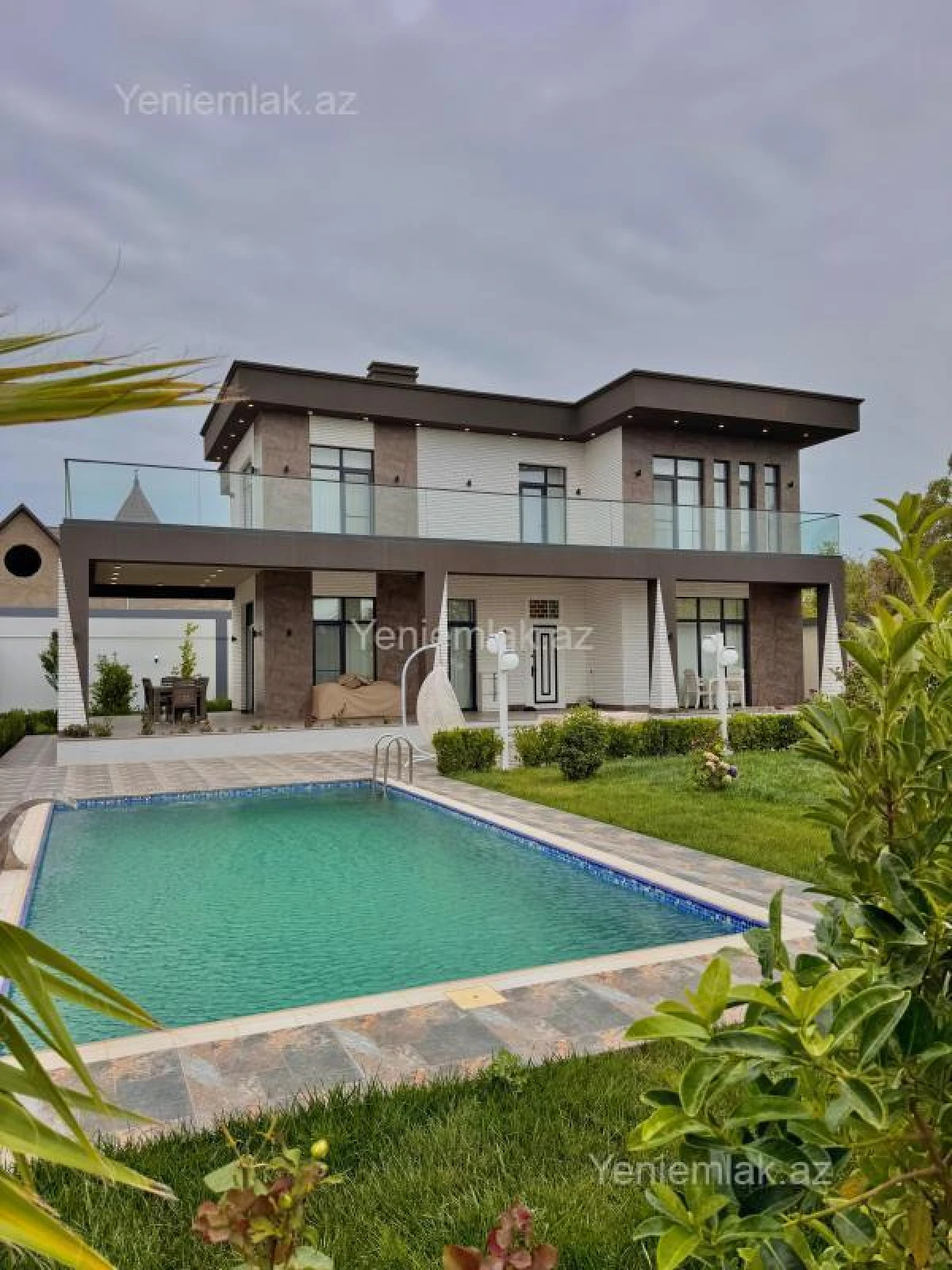 Satılır 5 otaqlı həyət evi 354 m²