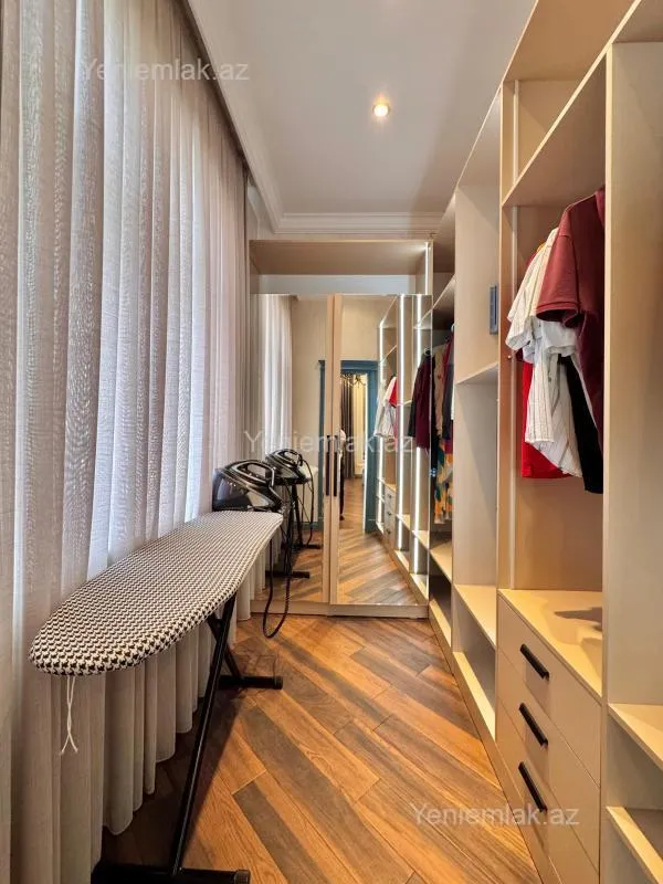 Satılır 5 otaqlı həyət evi 354 m²