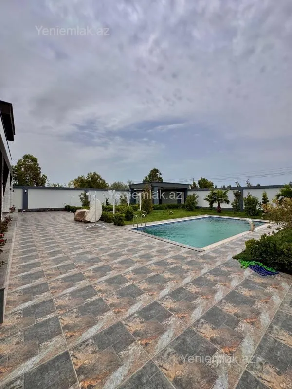 Satılır 5 otaqlı həyət evi 354 m²