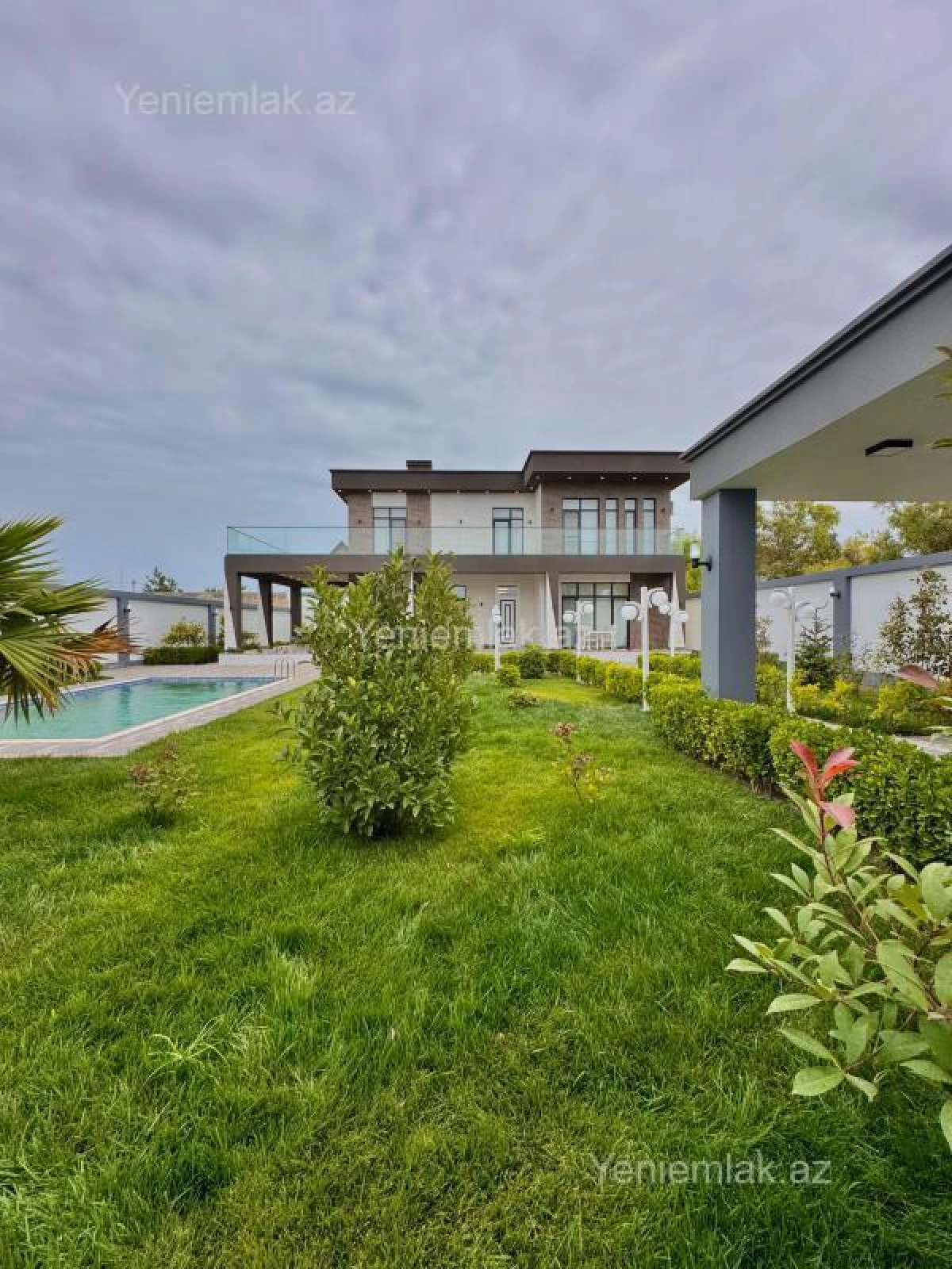 Satılır 5 otaqlı həyət evi 354 m²