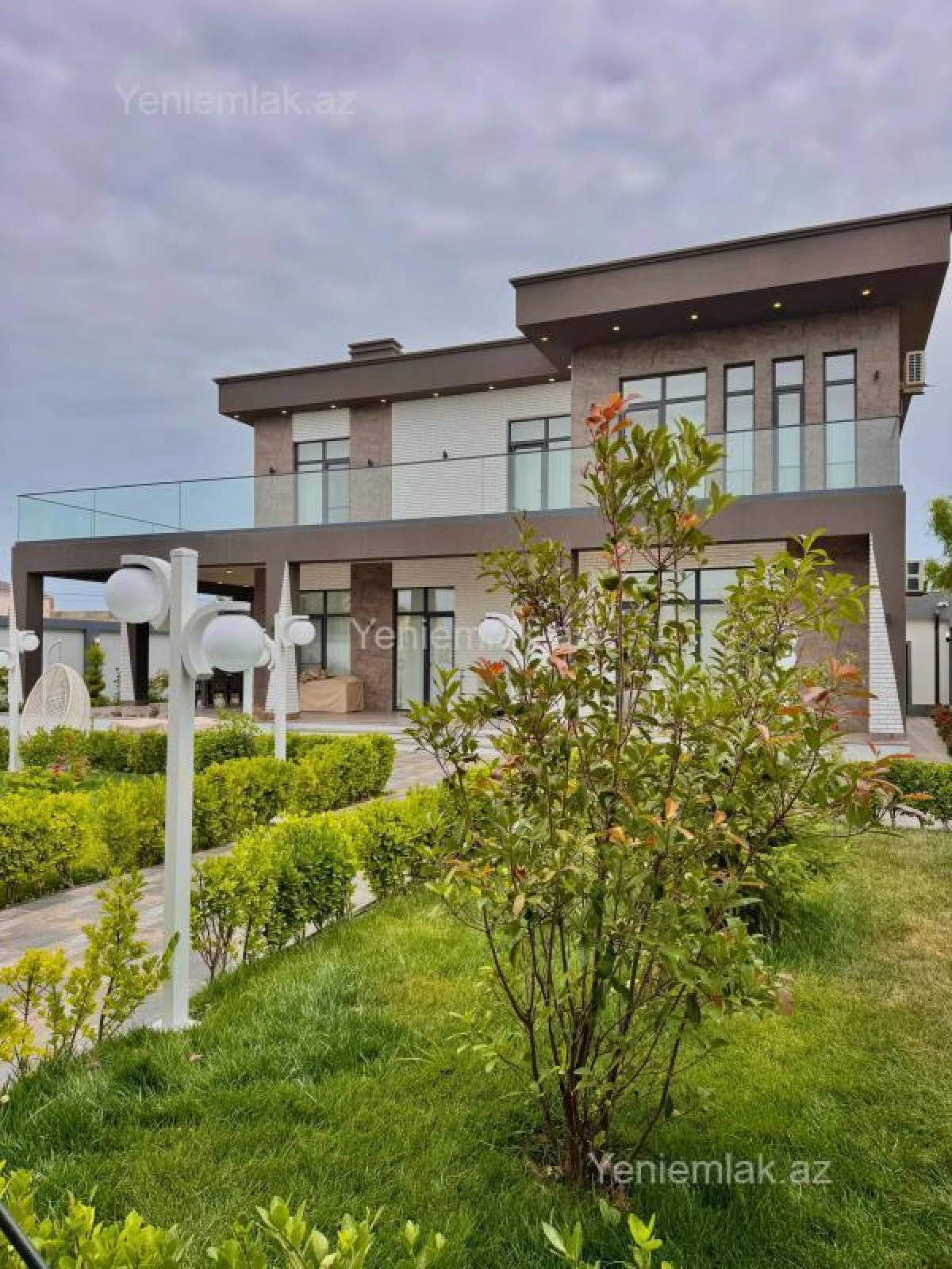Satılır 5 otaqlı həyət evi 354 m²