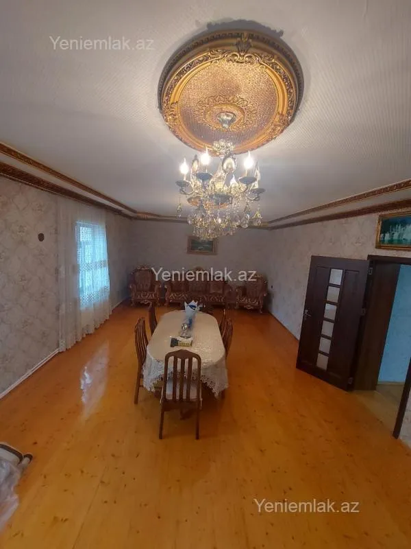 Satılır 6 otaqlı həyət evi 300 m²