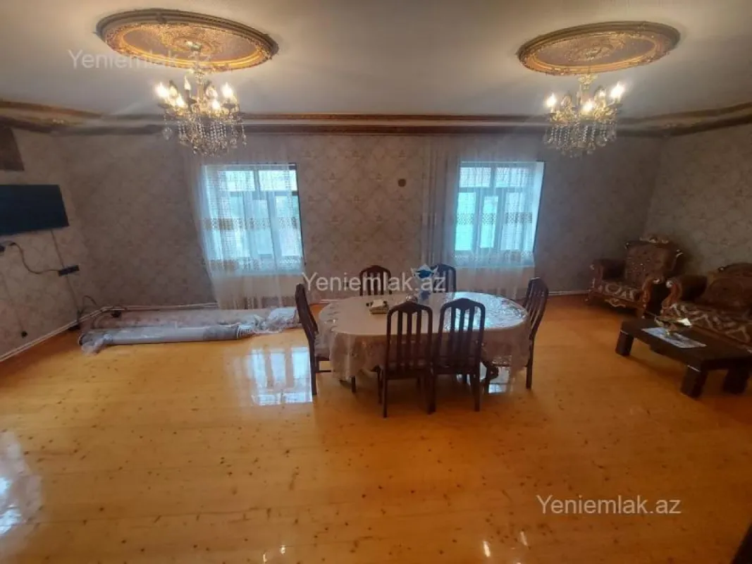 Satılır 6 otaqlı həyət evi 300 m²