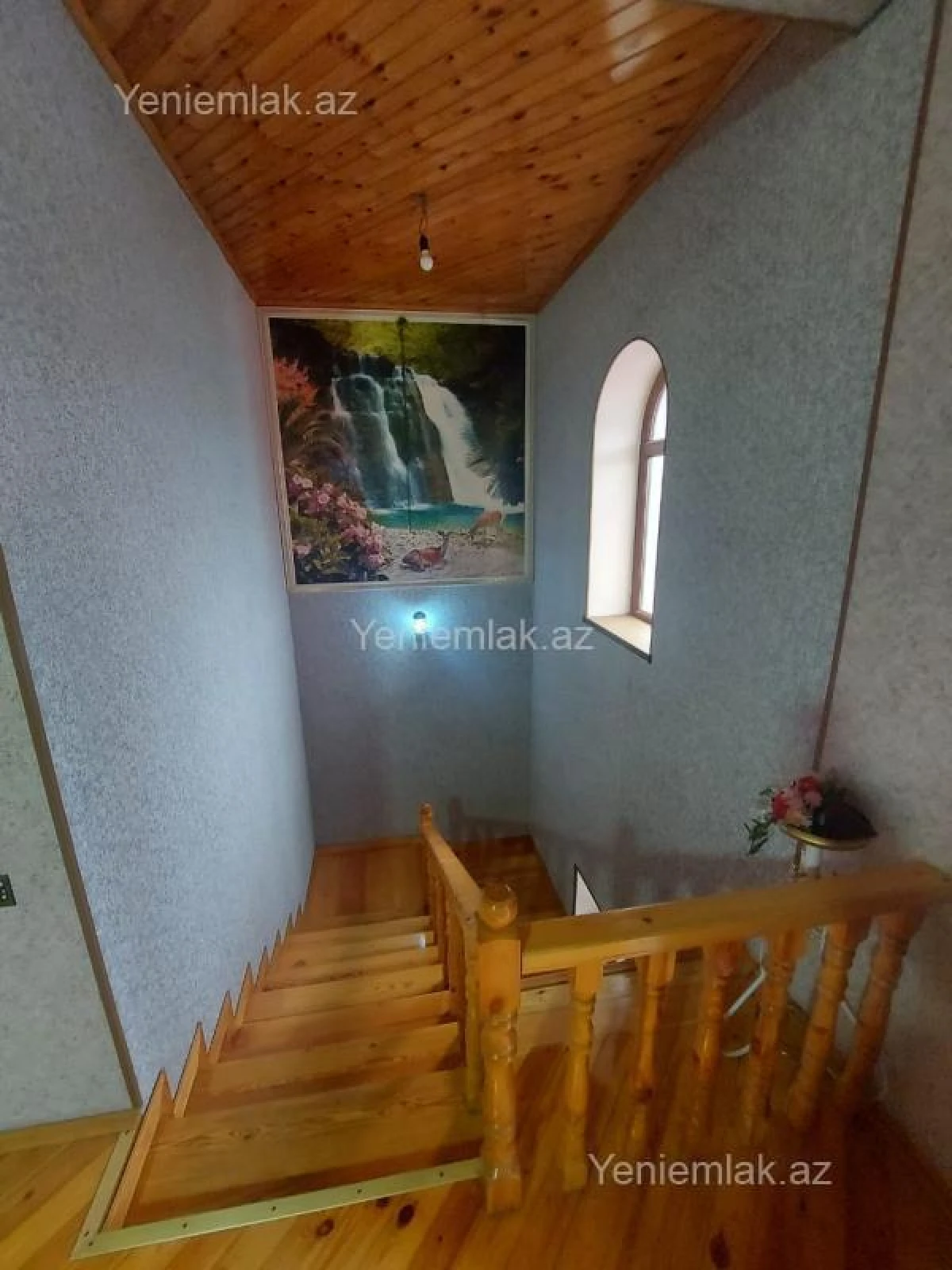 Satılır 6 otaqlı həyət evi 300 m²