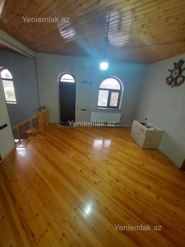 Satılır 6 otaqlı həyət evi 300 m²