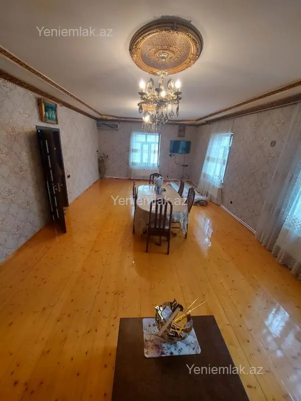 Satılır 6 otaqlı həyət evi 300 m²