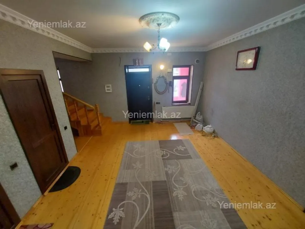 Satılır 6 otaqlı həyət evi 300 m²