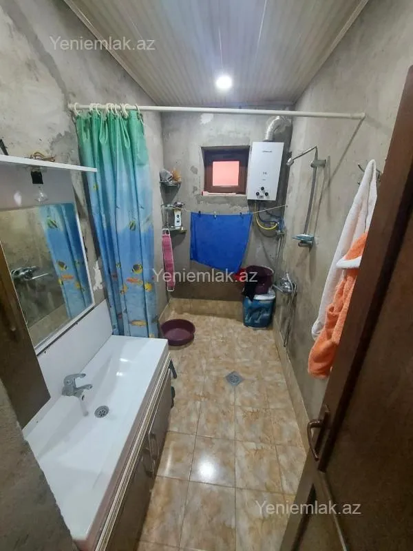 Satılır 6 otaqlı həyət evi 300 m²