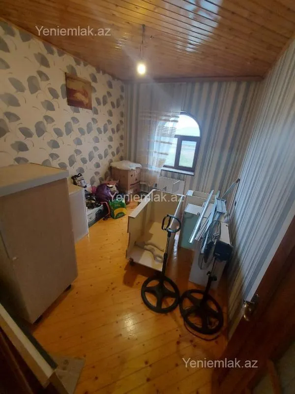 Satılır 6 otaqlı həyət evi 300 m²