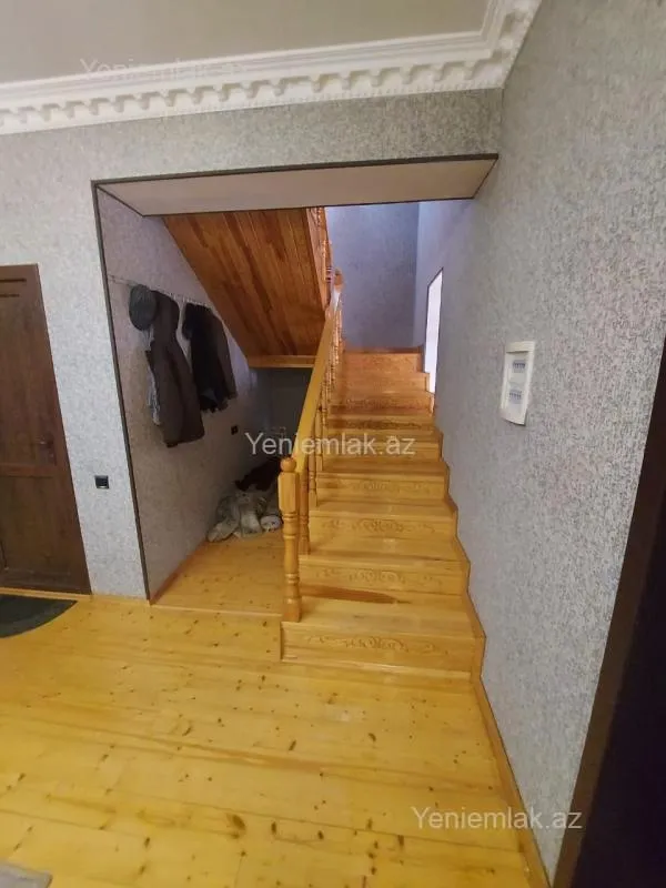 Satılır 6 otaqlı həyət evi 300 m²