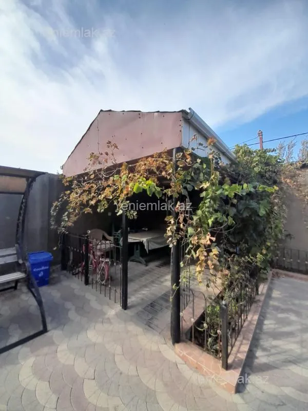 Satılır 5 otaqlı həyət evi 150 m²