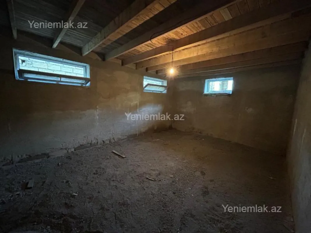 Satılır 8 otaqlı həyət evi 260 m²