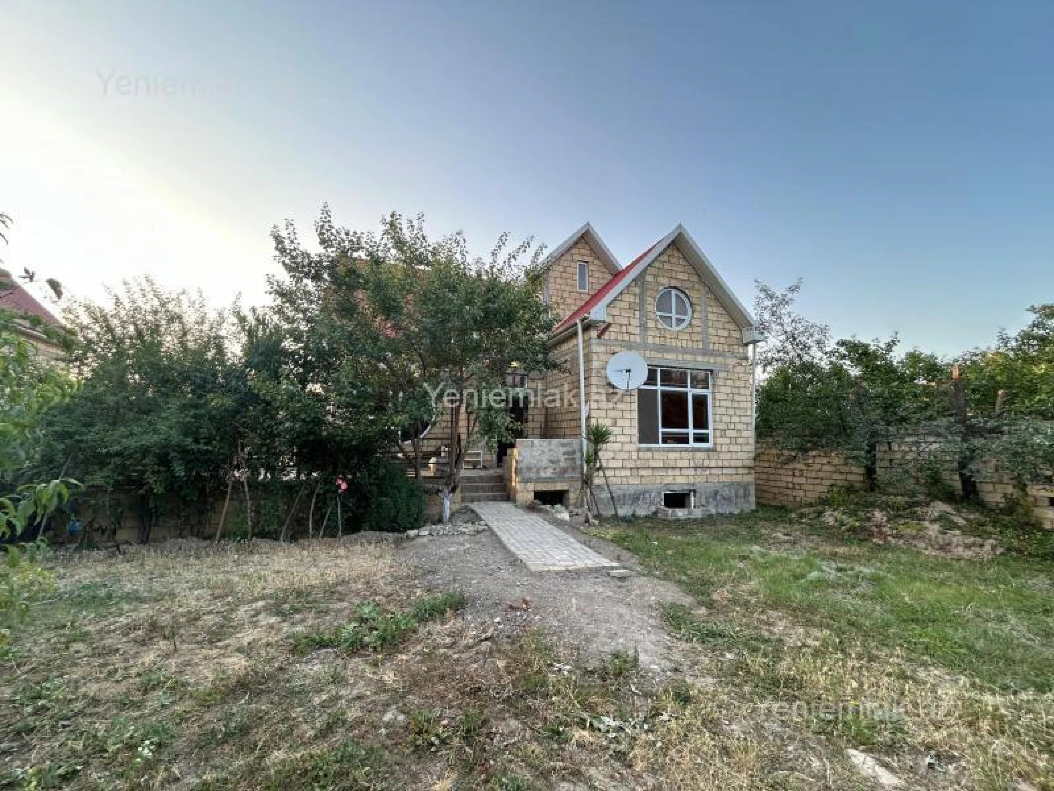 Satılır 8 otaqlı həyət evi 260 m²