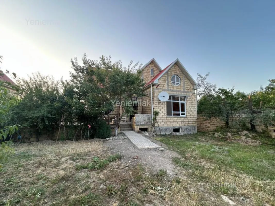 Satılır 8 otaqlı həyət evi 260 m²