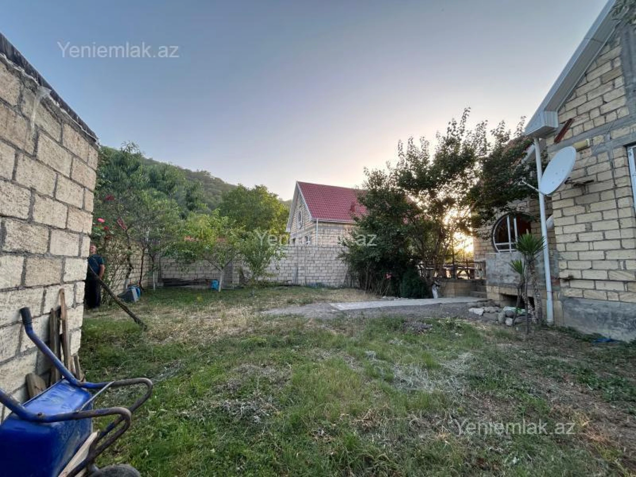 Satılır 8 otaqlı həyət evi 260 m²