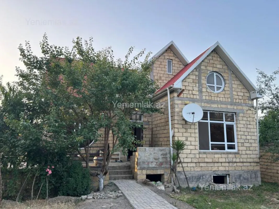 Satılır 8 otaqlı həyət evi 260 m²