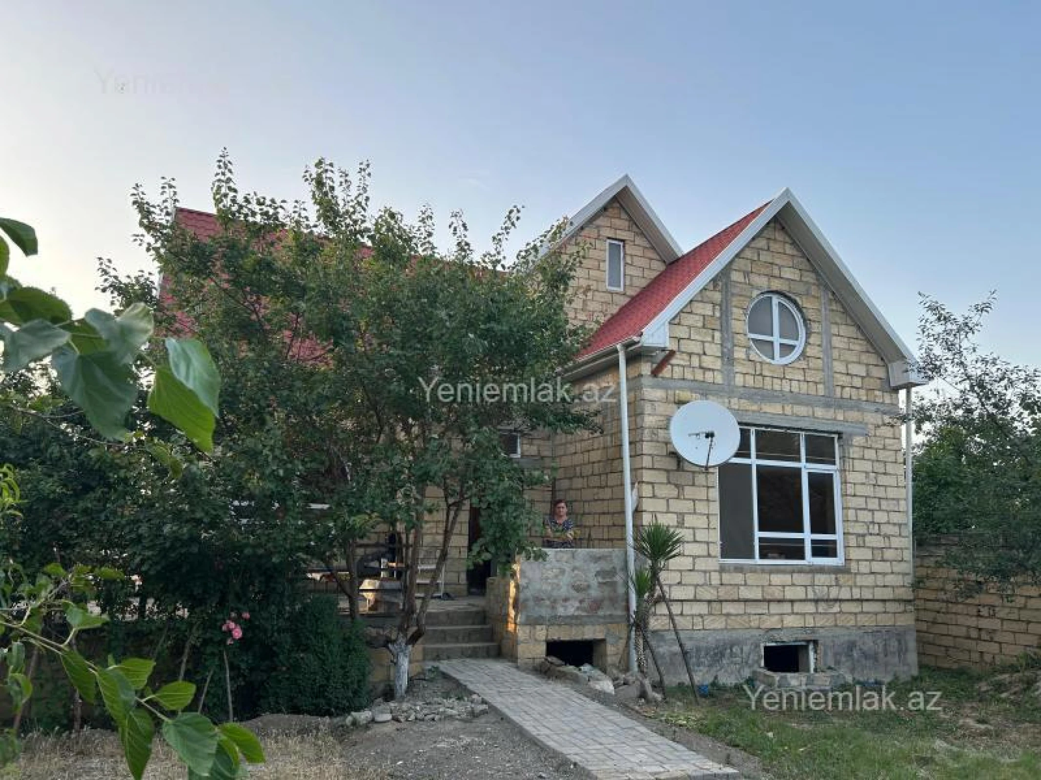 Satılır 8 otaqlı həyət evi 260 m²