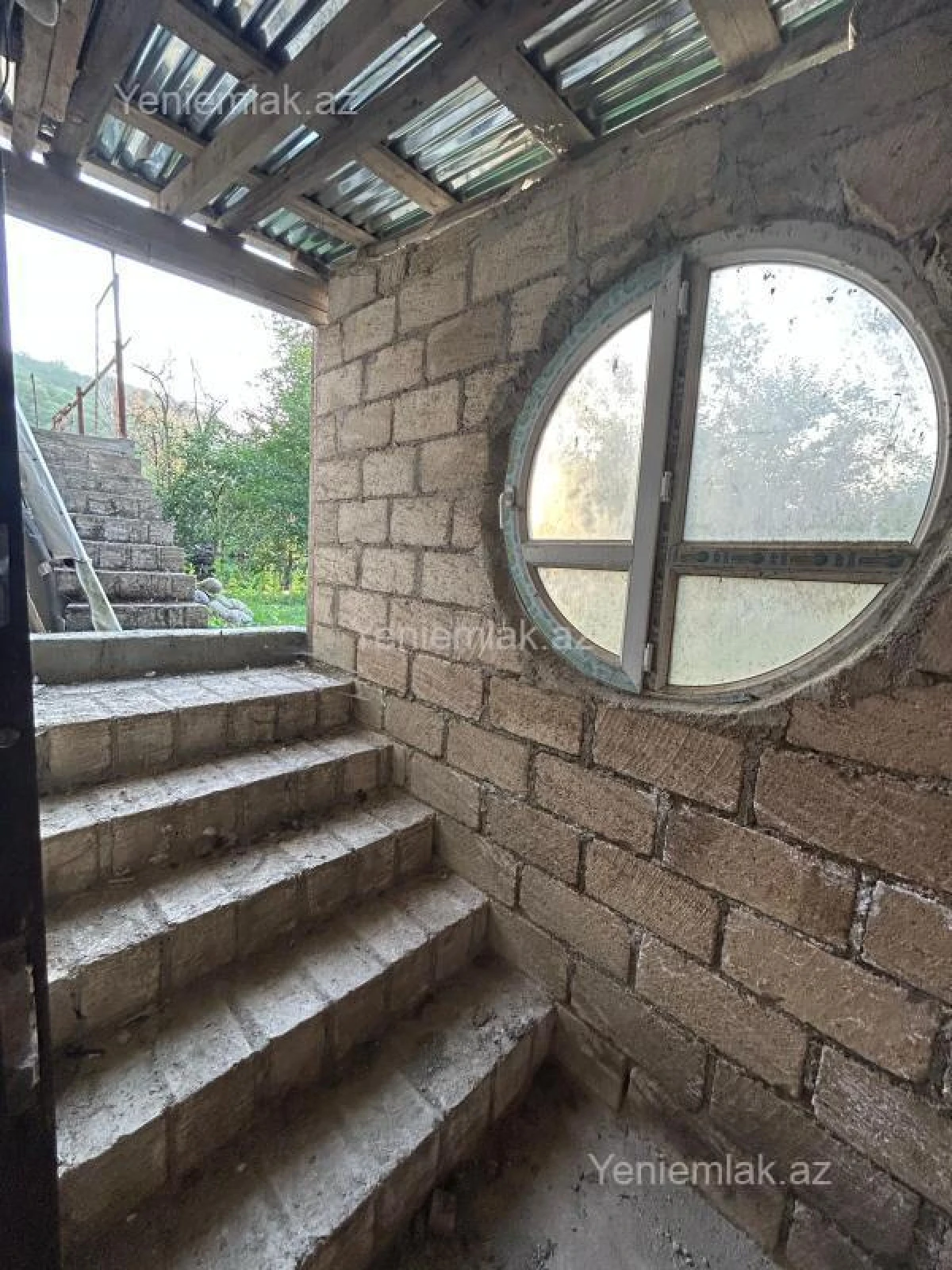 Satılır 8 otaqlı həyət evi 260 m²