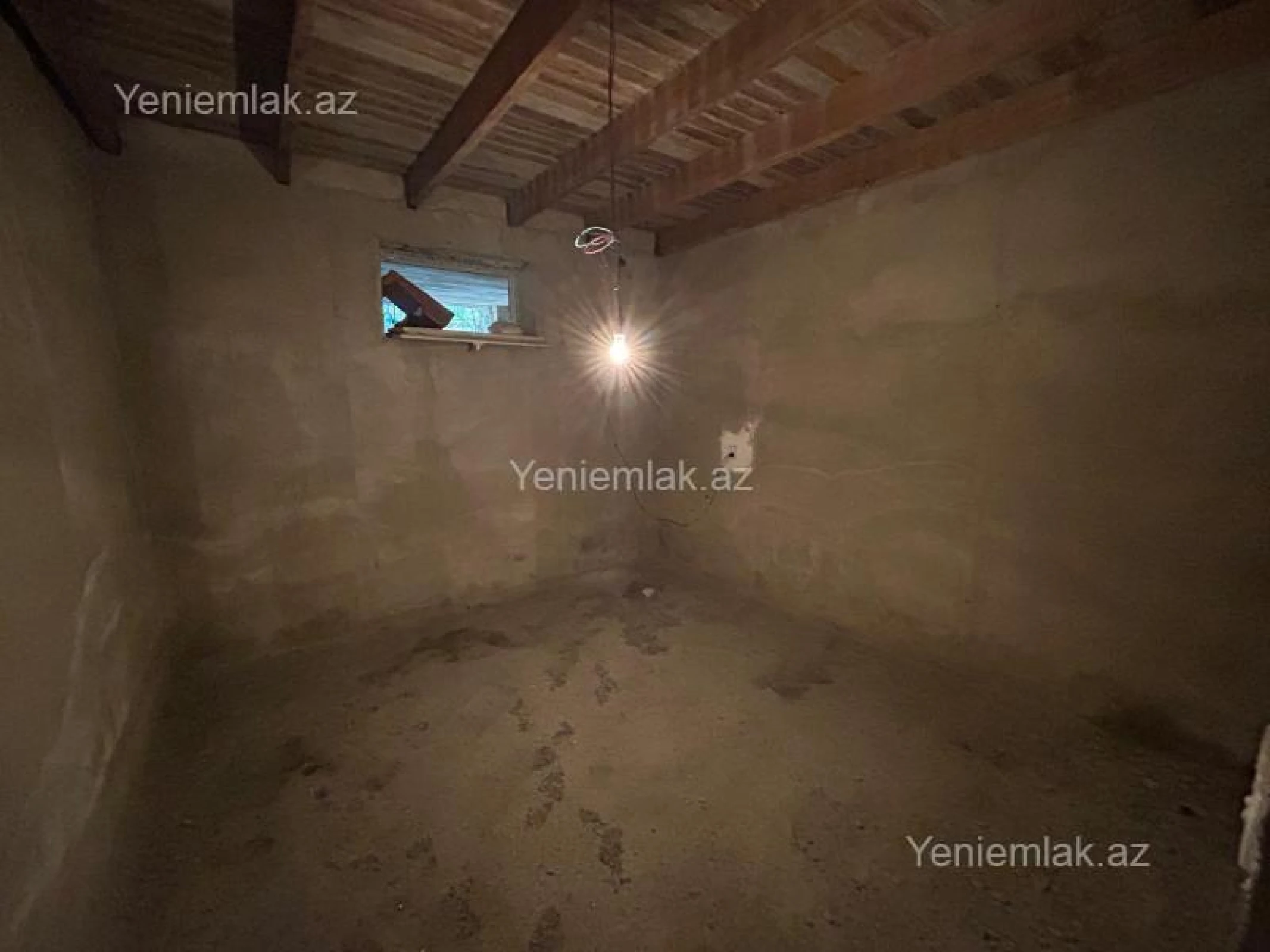 Satılır 8 otaqlı həyət evi 260 m²