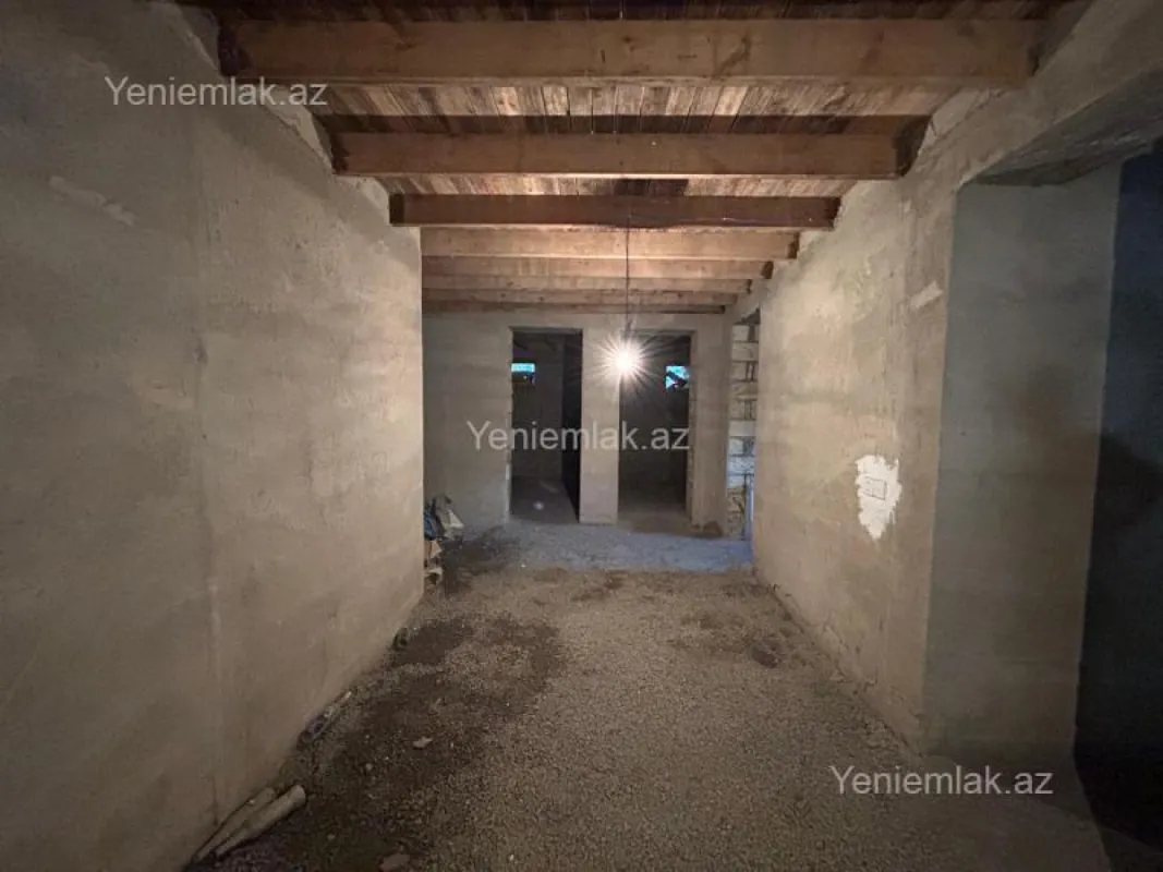 Satılır 8 otaqlı həyət evi 260 m²