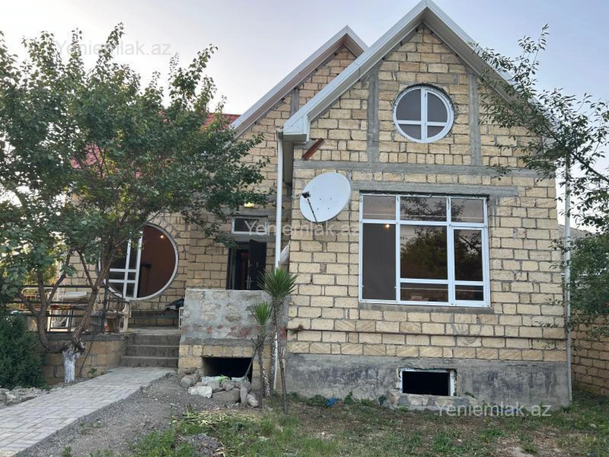 Satılır 8 otaqlı həyət evi 260 m²