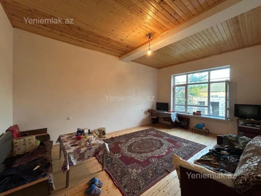 Satılır 8 otaqlı həyət evi 260 m²