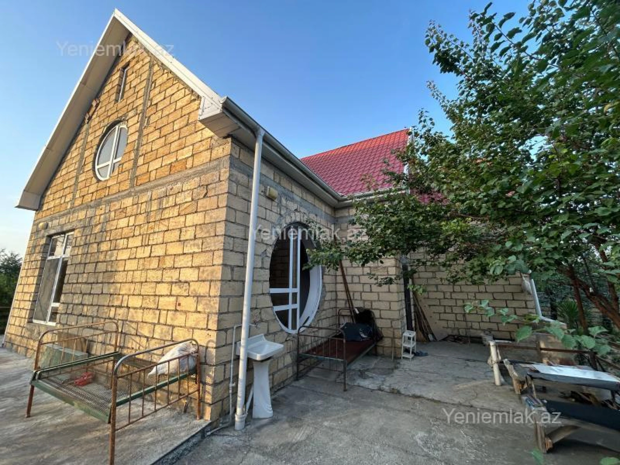 Satılır 8 otaqlı həyət evi 260 m²