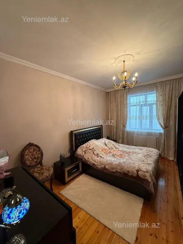 Satılır 7 otaqlı həyət evi 240 m²
