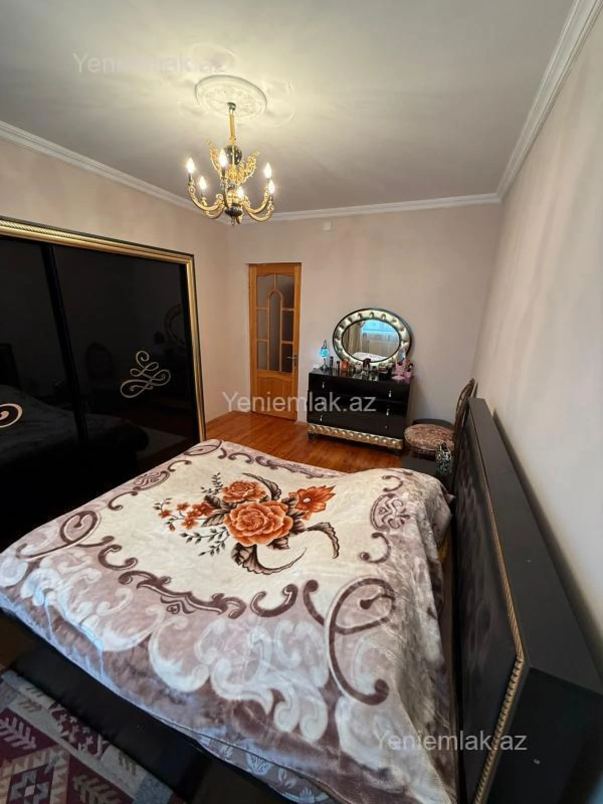 Satılır 7 otaqlı həyət evi 240 m²