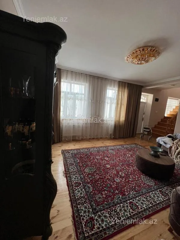 Satılır 7 otaqlı həyət evi 240 m²