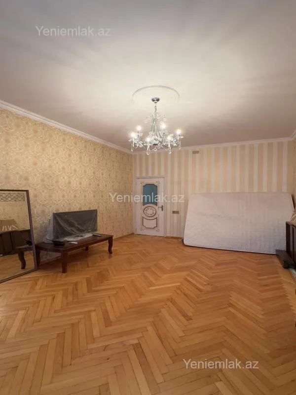 Satılır 2 otaqlı köhnə tikili 60 m²