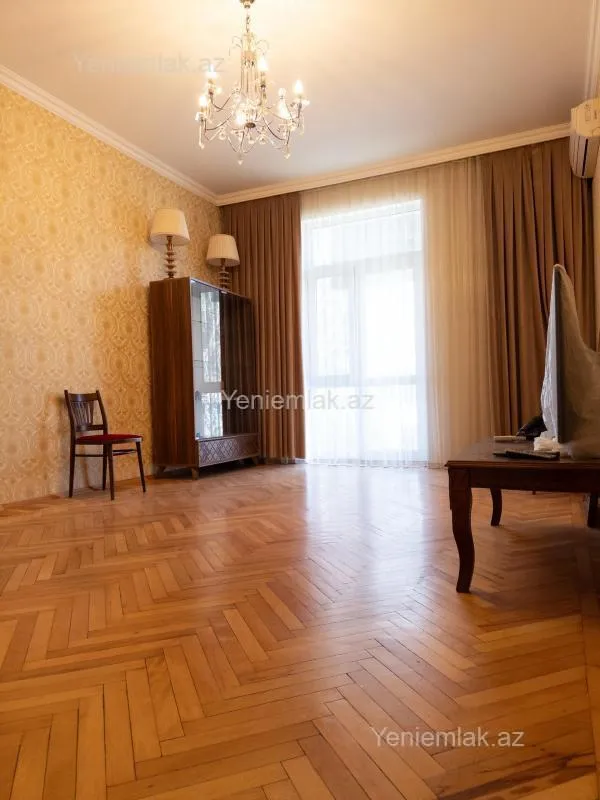 Satılır 2 otaqlı köhnə tikili 60 m²