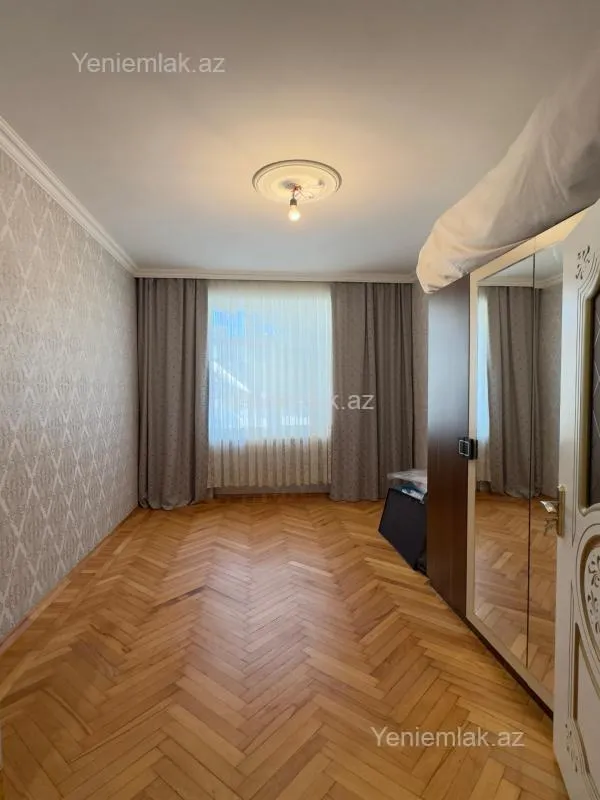 Satılır 2 otaqlı köhnə tikili 60 m²