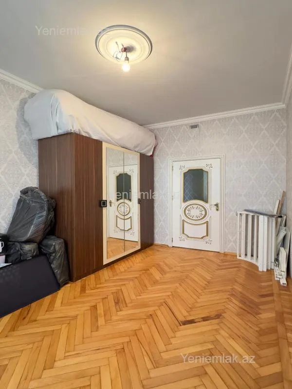 Satılır 2 otaqlı köhnə tikili 60 m²