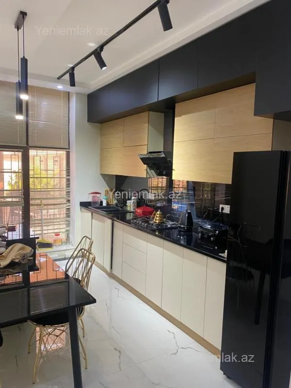 Satılır 5 otaqlı həyət evi 180 m²