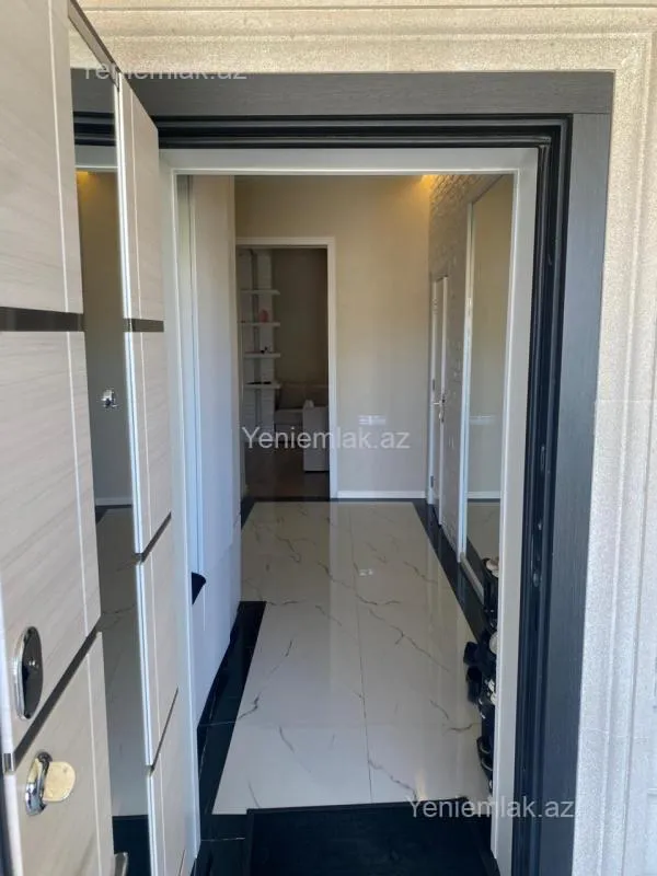 Satılır 5 otaqlı həyət evi 180 m²