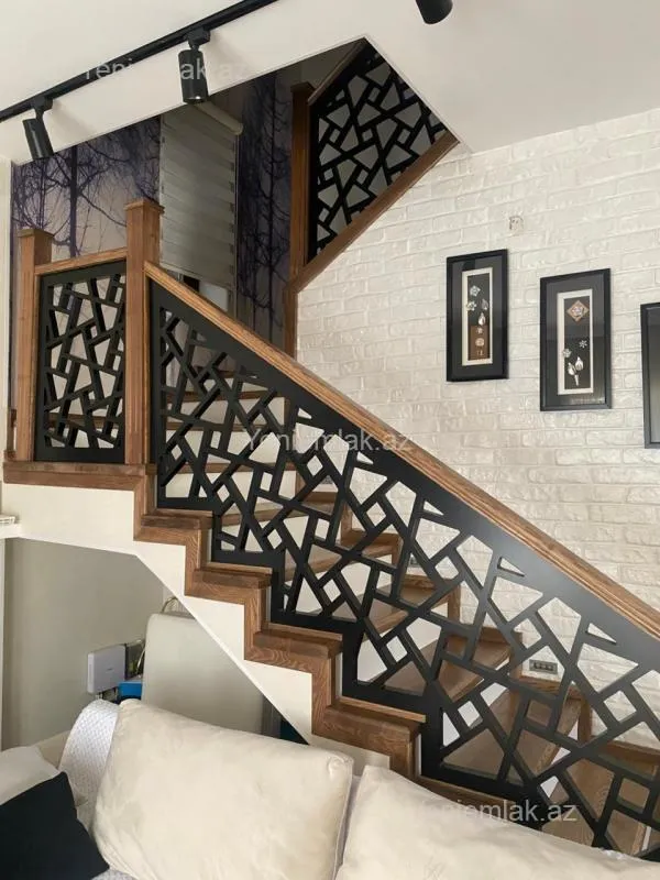 Satılır 5 otaqlı həyət evi 180 m²