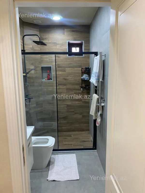 Satılır 5 otaqlı həyət evi 180 m²