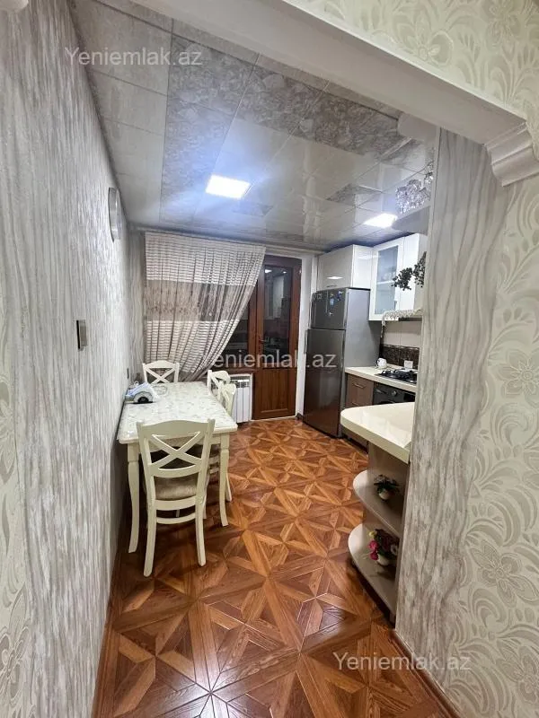 Satılır 3 otaqlı köhnə tikili 80 m²