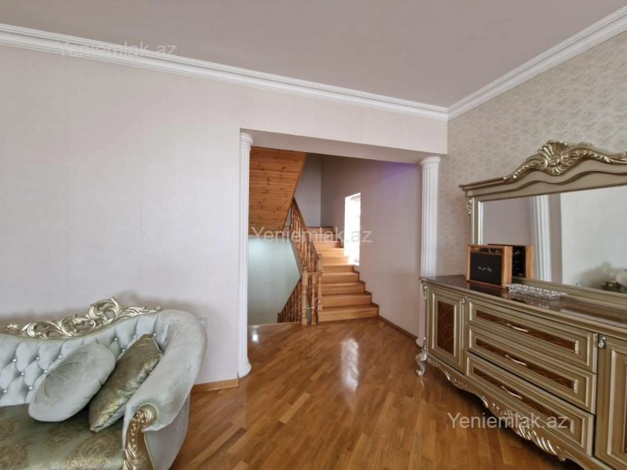 Satılır 6 otaqlı həyət evi 280 m²