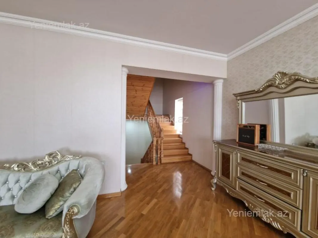 Satılır 6 otaqlı həyət evi 280 m²